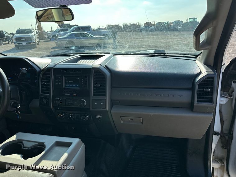 image for item EE4448 2017 Ford F250 Super Duty SuperCab bale bed pickup truck