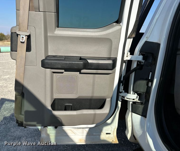 image for item EE4448 2017 Ford F250 Super Duty SuperCab bale bed pickup truck