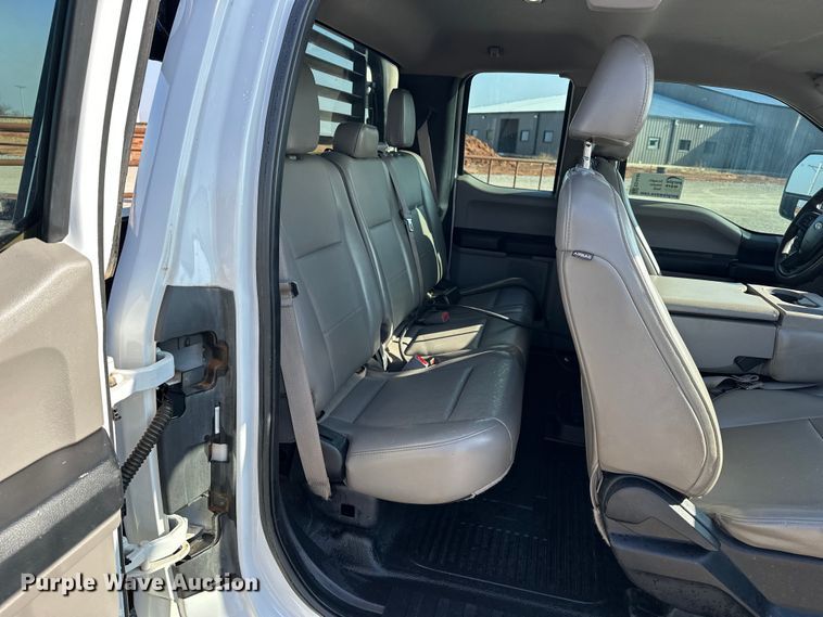 image for item EE4448 2017 Ford F250 Super Duty SuperCab bale bed pickup truck