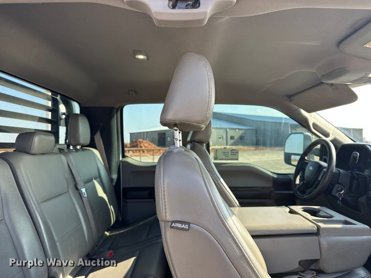 image for item EE4448 2017 Ford F250 Super Duty SuperCab bale bed pickup truck