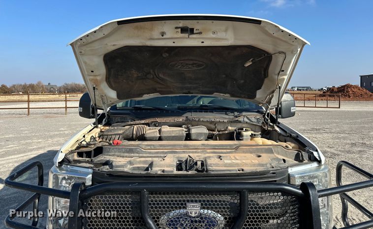 image for item EE4448 2017 Ford F250 Super Duty SuperCab bale bed pickup truck