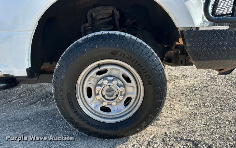 image for item EE4448 2017 Ford F250 Super Duty SuperCab bale bed pickup truck