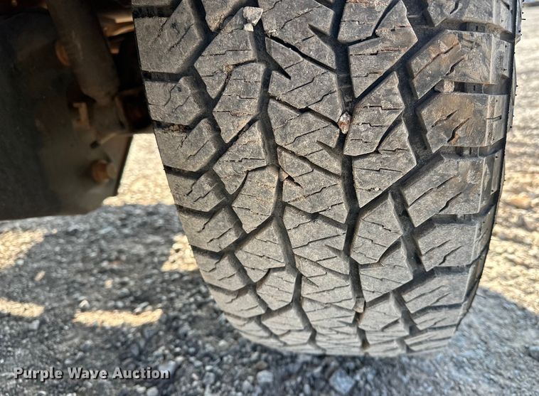 image for item EE4448 2017 Ford F250 Super Duty SuperCab bale bed pickup truck