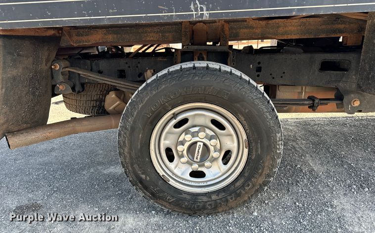 image for item EE4448 2017 Ford F250 Super Duty SuperCab bale bed pickup truck