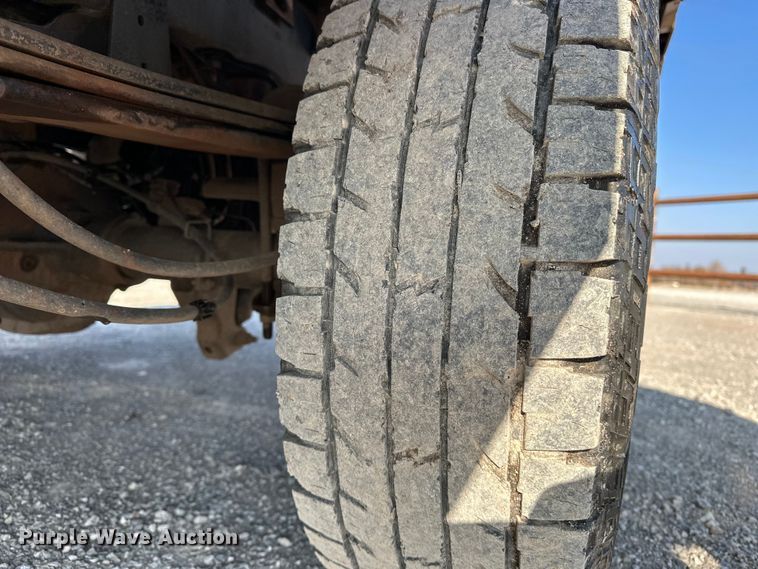 image for item EE4448 2017 Ford F250 Super Duty SuperCab bale bed pickup truck