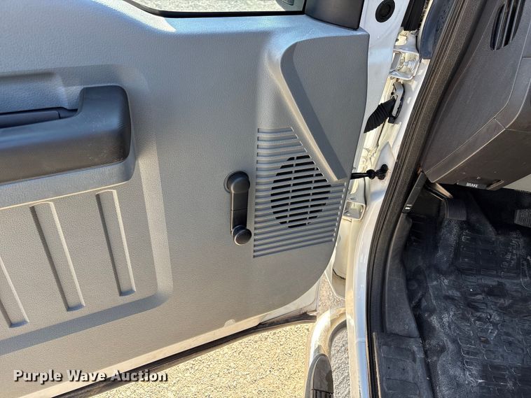 image for item EE4450 2015 Ford F250 Super Duty SuperCab pickup truck