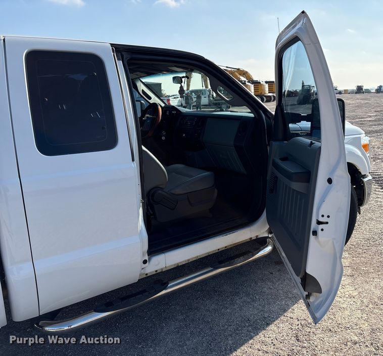 image for item EE4450 2015 Ford F250 Super Duty SuperCab pickup truck