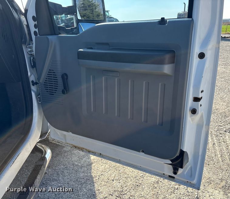 image for item EE4450 2015 Ford F250 Super Duty SuperCab pickup truck