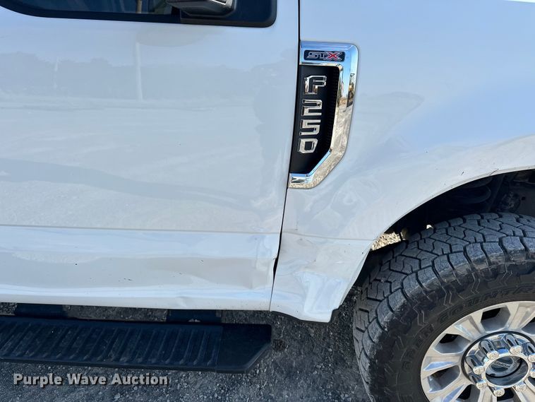 image for item EE4451 2022 Ford F250 Crew Cab pickup truck