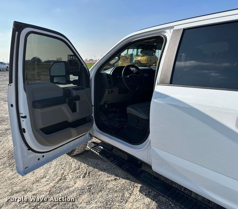 image for item EE4451 2022 Ford F250 Crew Cab pickup truck