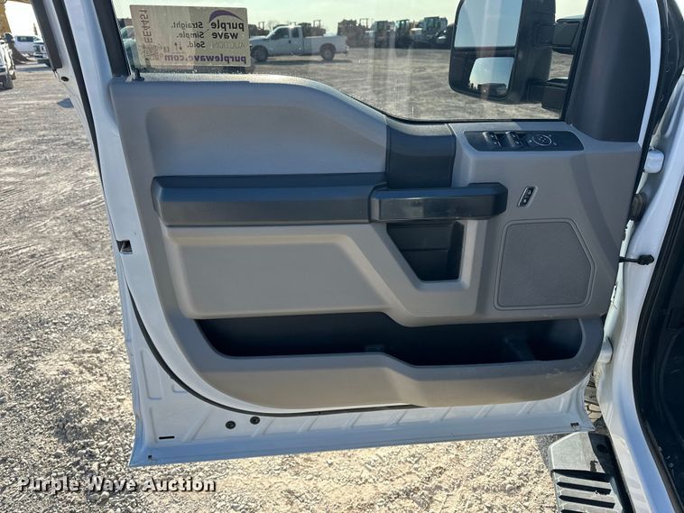 image for item EE4451 2022 Ford F250 Crew Cab pickup truck