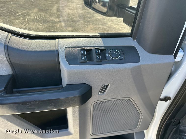 image for item EE4451 2022 Ford F250 Crew Cab pickup truck