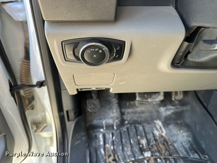 image for item EE4451 2022 Ford F250 Crew Cab pickup truck