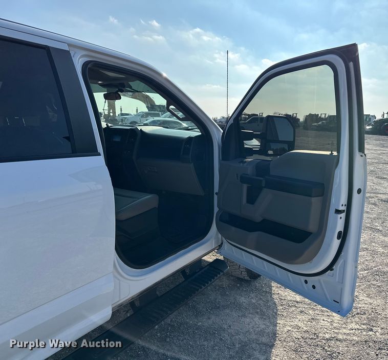 image for item EE4451 2022 Ford F250 Crew Cab pickup truck