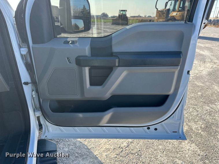 image for item EE4451 2022 Ford F250 Crew Cab pickup truck