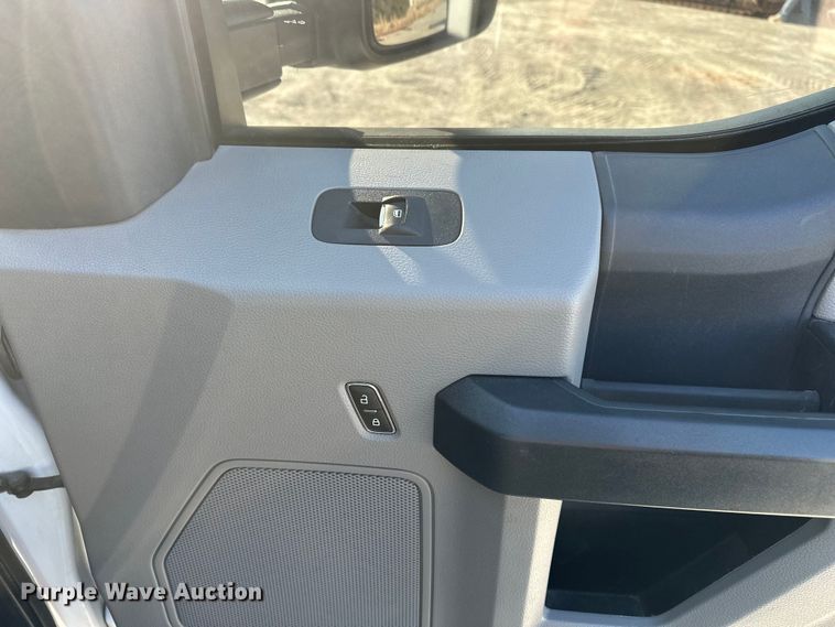 image for item EE4451 2022 Ford F250 Crew Cab pickup truck