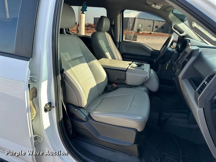 image for item EE4451 2022 Ford F250 Crew Cab pickup truck