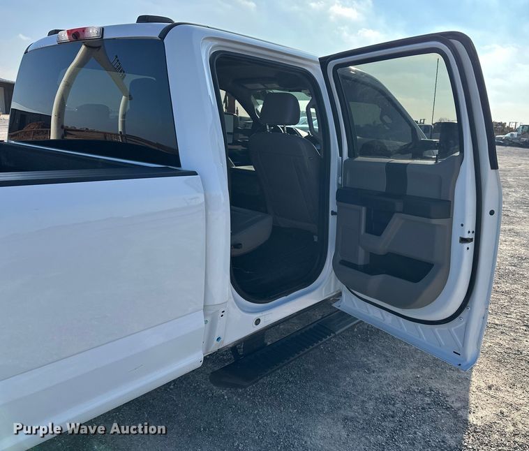 image for item EE4451 2022 Ford F250 Crew Cab pickup truck