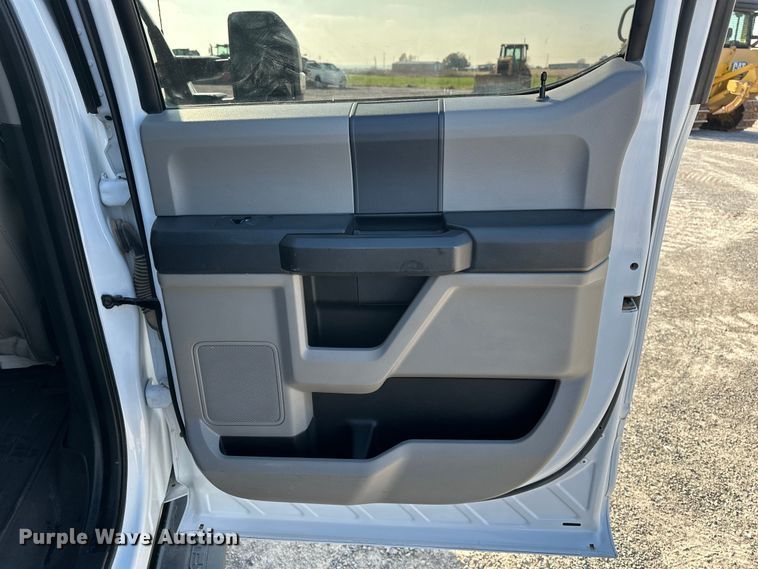 image for item EE4451 2022 Ford F250 Crew Cab pickup truck