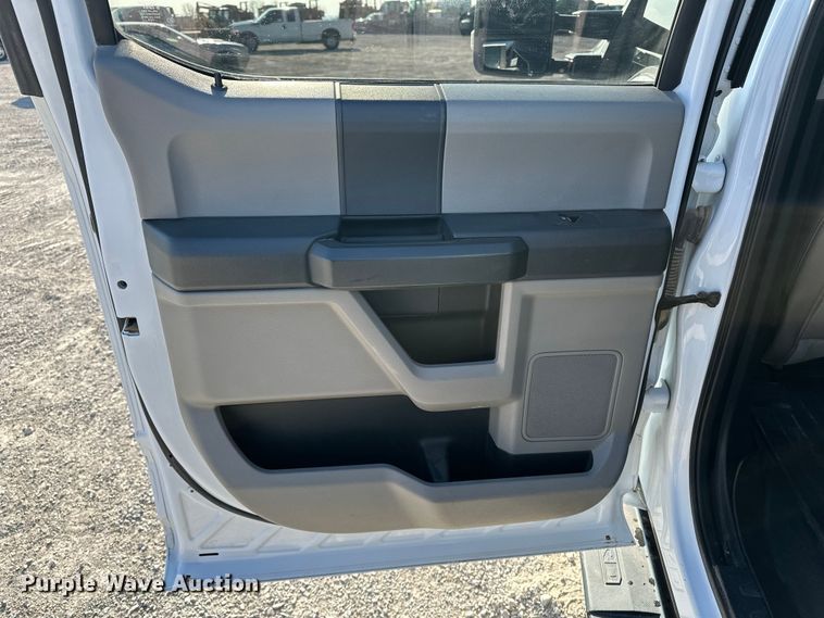 image for item EE4451 2022 Ford F250 Crew Cab pickup truck