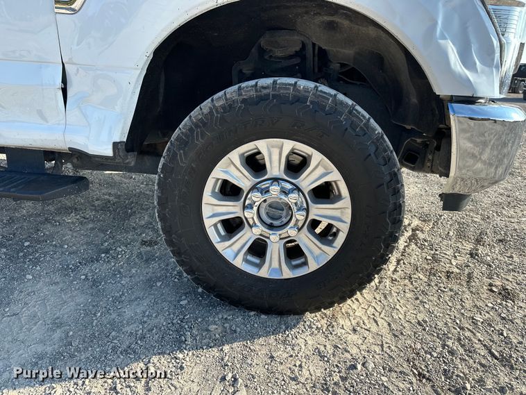 image for item EE4451 2022 Ford F250 Crew Cab pickup truck