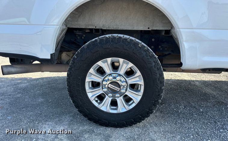 image for item EE4451 2022 Ford F250 Crew Cab pickup truck