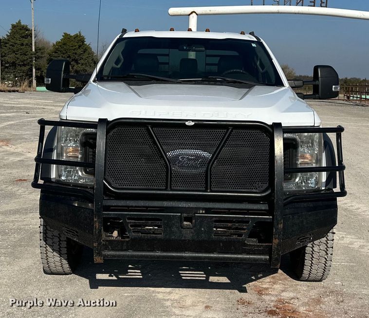 image for item EE4452 2017 Ford F550 SuperCab flatbed truck