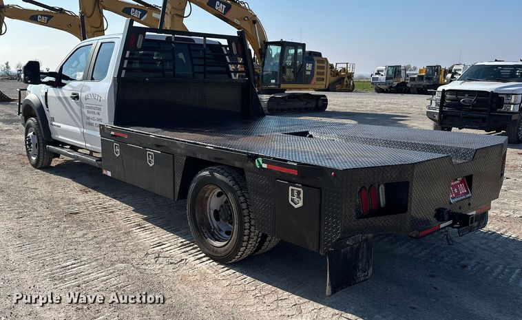 image for item EE4452 2017 Ford F550 SuperCab flatbed truck