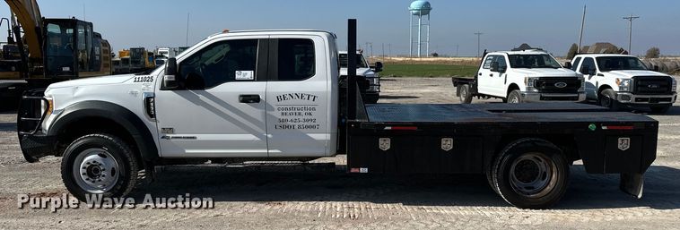 image for item EE4452 2017 Ford F550 SuperCab flatbed truck