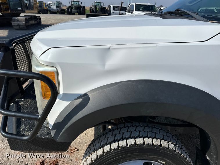 image for item EE4452 2017 Ford F550 SuperCab flatbed truck