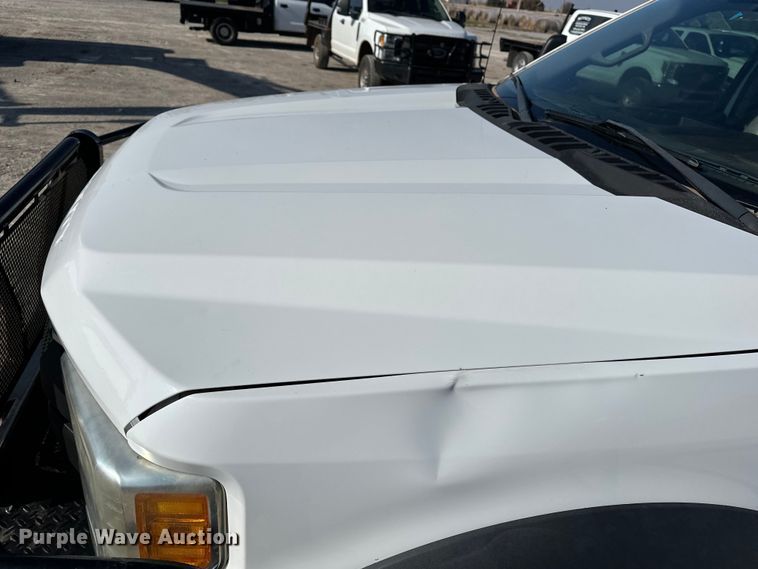 image for item EE4452 2017 Ford F550 SuperCab flatbed truck