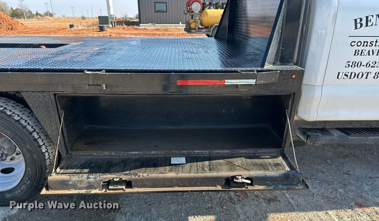 image for item EE4452 2017 Ford F550 SuperCab flatbed truck