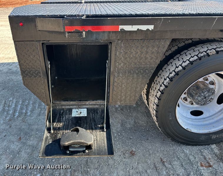 image for item EE4452 2017 Ford F550 SuperCab flatbed truck