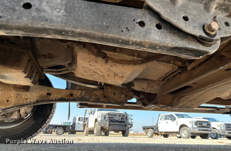 image for item EE4452 2017 Ford F550 SuperCab flatbed truck