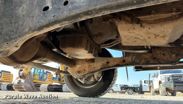 image for item EE4452 2017 Ford F550 SuperCab flatbed truck