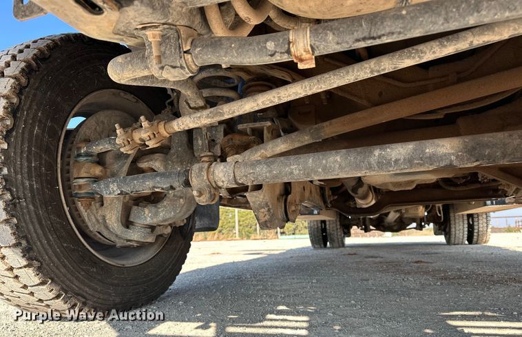 image for item EE4452 2017 Ford F550 SuperCab flatbed truck