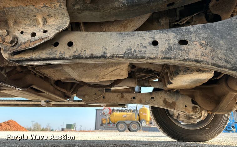 image for item EE4452 2017 Ford F550 SuperCab flatbed truck