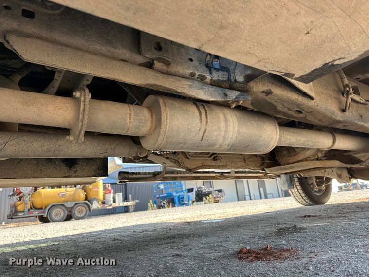 image for item EE4452 2017 Ford F550 SuperCab flatbed truck