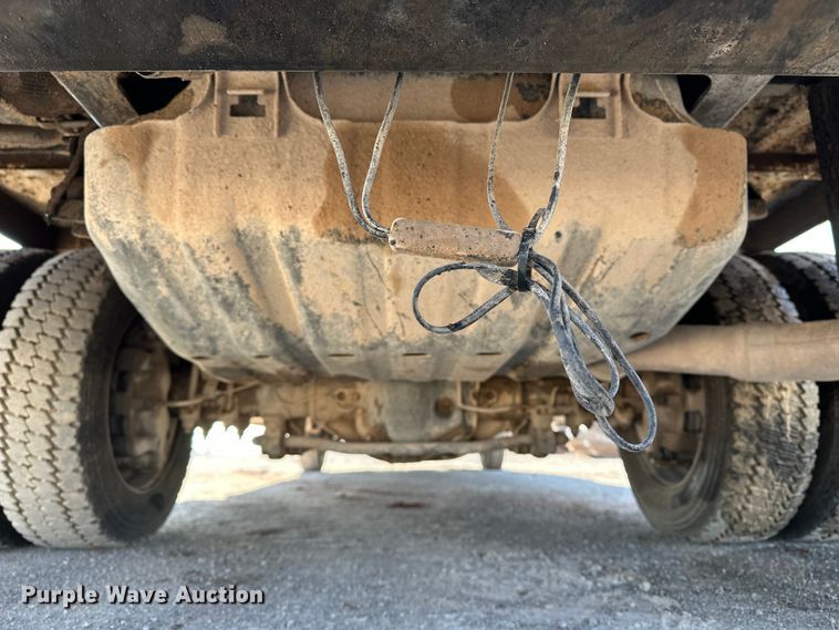 image for item EE4452 2017 Ford F550 SuperCab flatbed truck