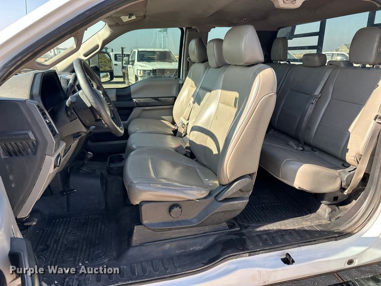 image for item EE4452 2017 Ford F550 SuperCab flatbed truck