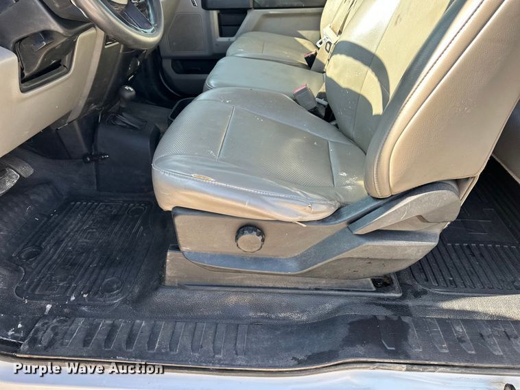 image for item EE4452 2017 Ford F550 SuperCab flatbed truck