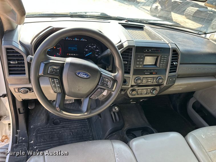 image for item EE4452 2017 Ford F550 SuperCab flatbed truck