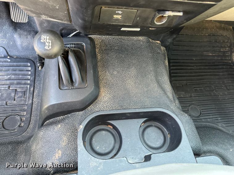 image for item EE4452 2017 Ford F550 SuperCab flatbed truck