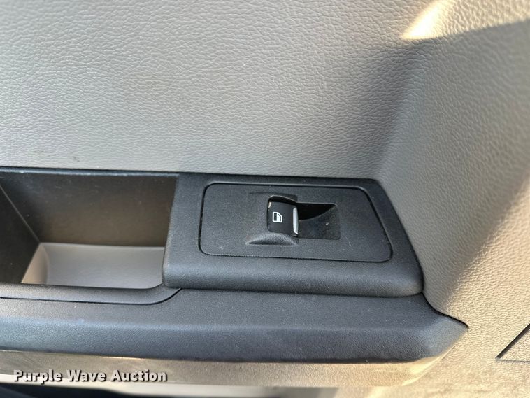 image for item EE4452 2017 Ford F550 SuperCab flatbed truck