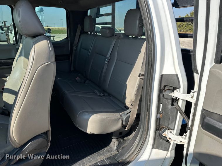 image for item EE4452 2017 Ford F550 SuperCab flatbed truck