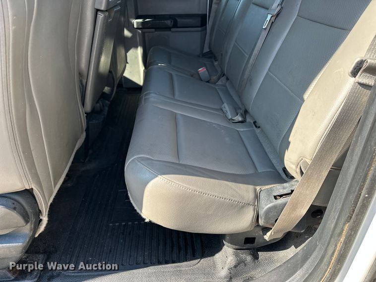 image for item EE4452 2017 Ford F550 SuperCab flatbed truck