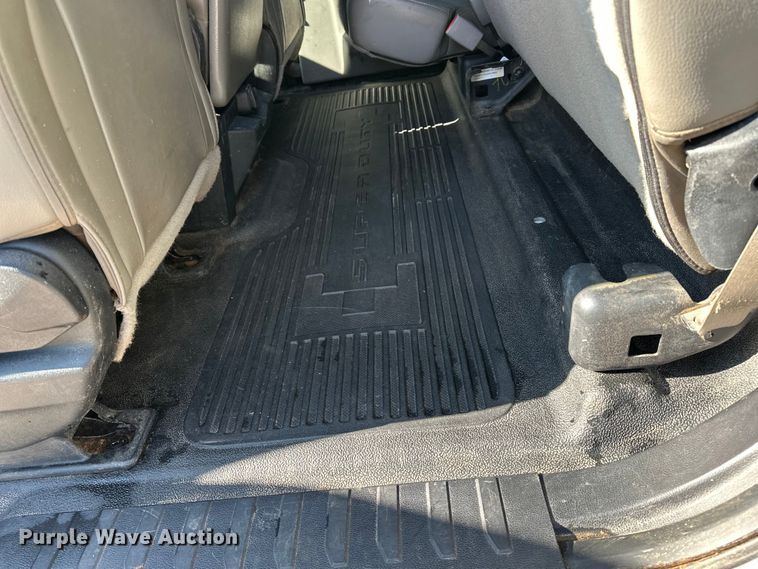 image for item EE4452 2017 Ford F550 SuperCab flatbed truck