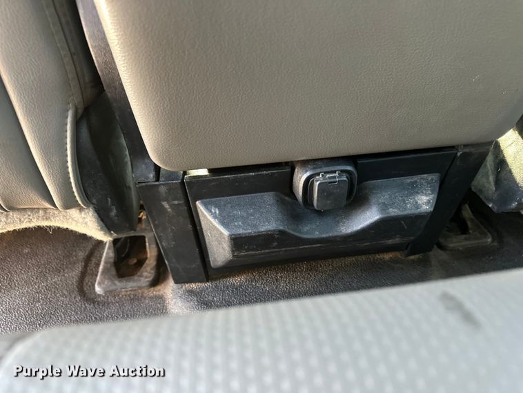 image for item EE4452 2017 Ford F550 SuperCab flatbed truck