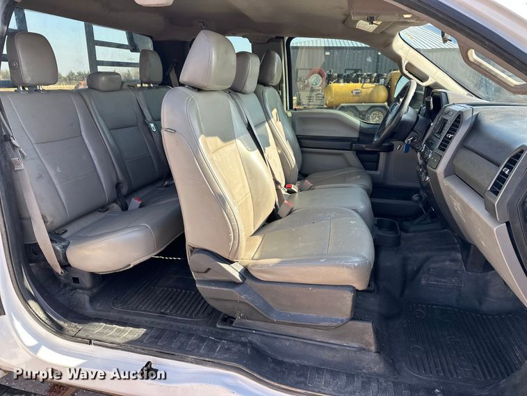 image for item EE4452 2017 Ford F550 SuperCab flatbed truck