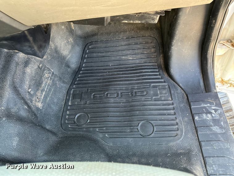 image for item EE4452 2017 Ford F550 SuperCab flatbed truck